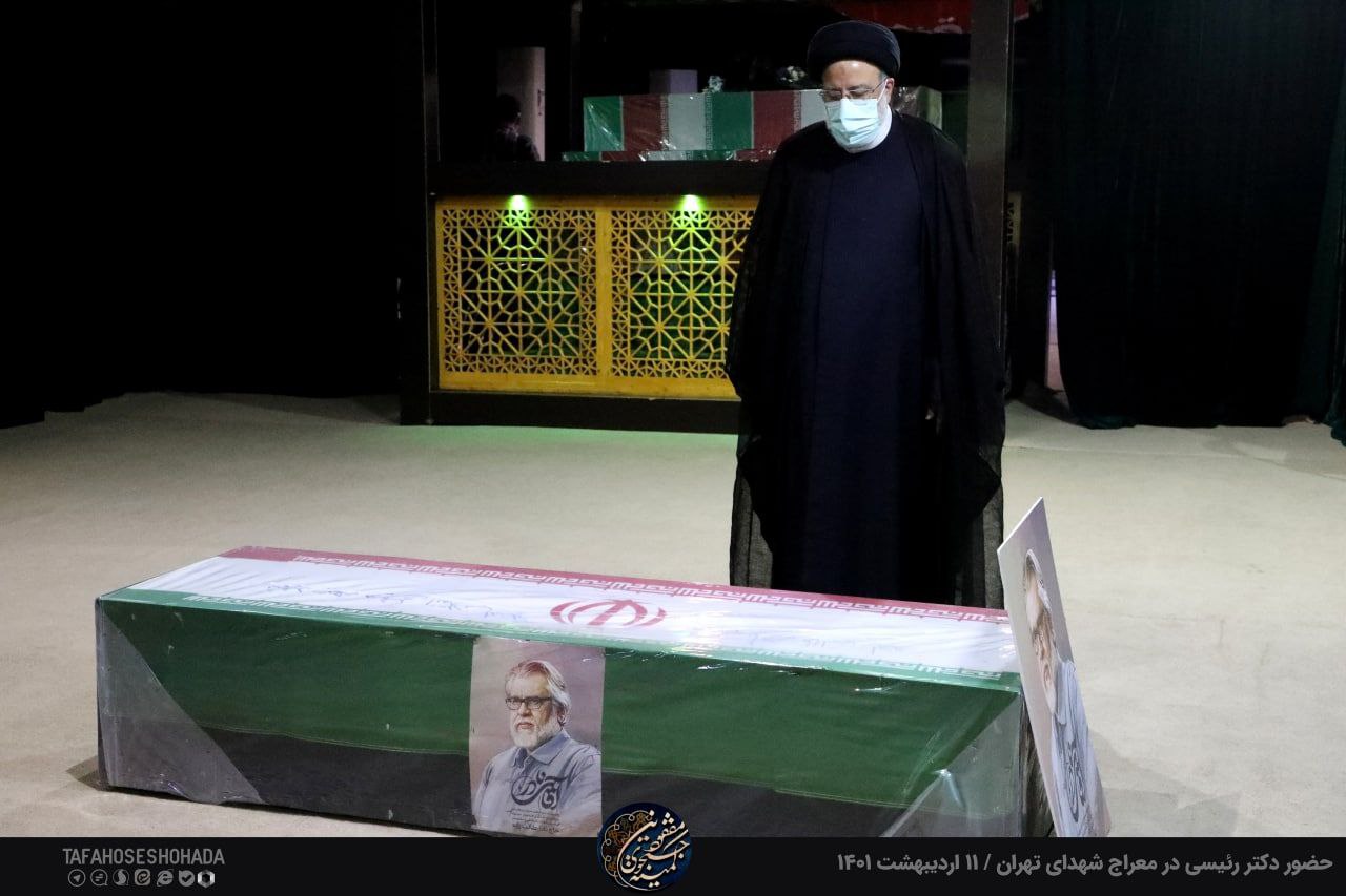 حضور رئیس‌جمهور بر پیکر مرحوم نادر طالب‌زاده در معراج‌ شهدا+ تصاویر