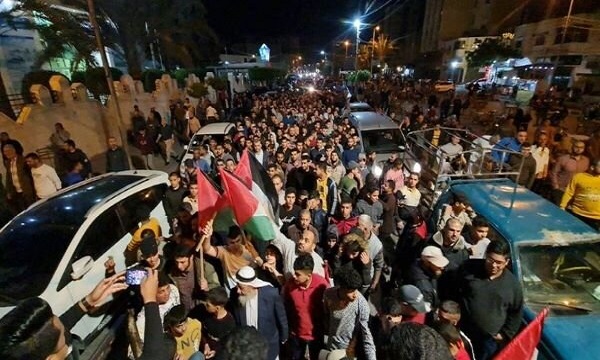 ساکنان «خان یونس» غزه در حمایت از مقاومت و «یحیی سنوار» راهپیمایی کردند