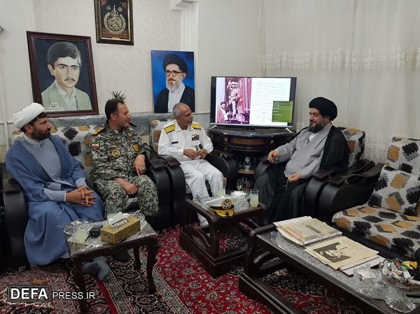 دیدار فرمانده راهبردی ارتش با خانواده‌های شهیدان مهدیار و میرجعفری در قم+ تصاویر