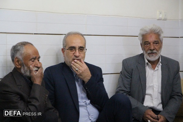 استاندار کرمان با خانواده شهیدان «جهانگیر صدقی و زهرا افضلی» دیدار کرد + تصویر