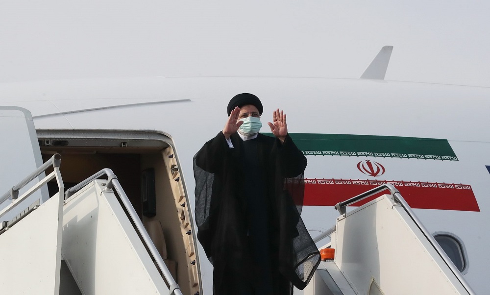 رئیس جمهور تهران را به مقصد مسقط پایتخت عمان ترک کرد