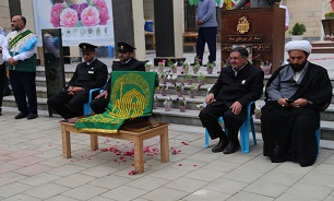 حضور کاروان «زیر سایه خورشید» در یادمان شهدای کمنام مرکز فرهنگی دفاع مقدس آذربایجان غربی