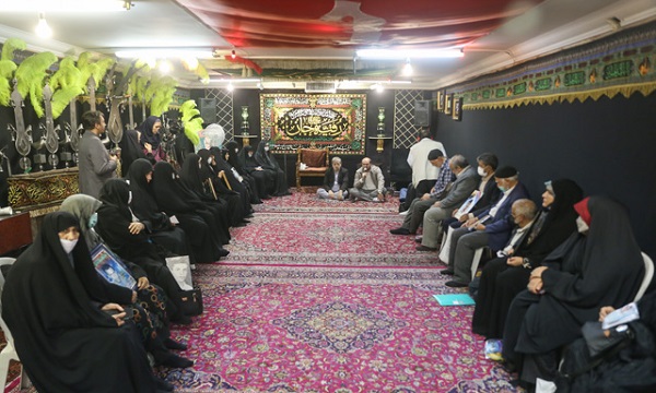 برپایی محفل ۳۰ نفره خانواده شهدا در منطل شهید «ابوالفضل الماسی»