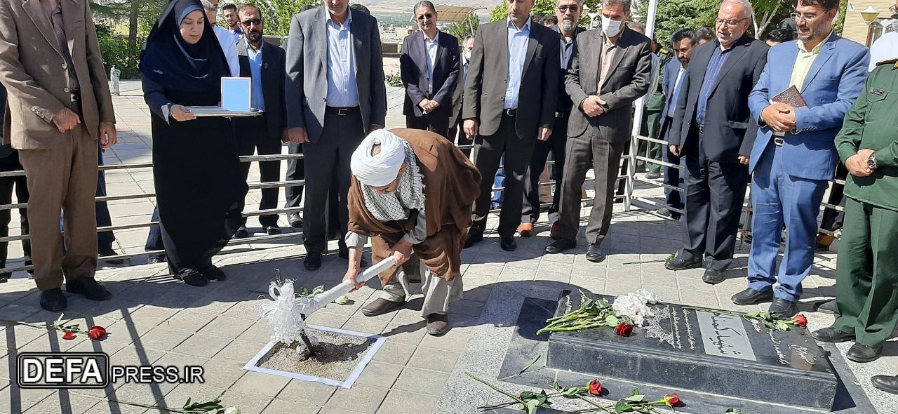 تصاویر/ مراسم کلنگ زنی یادمان شهدای گمنام دانشگاه آزاد اسلامی نهاوند