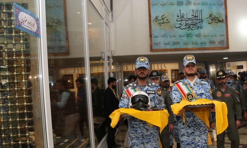 اهدای ۹ نشان خلبان نیروی هوایی ارتش به موزه آستان حضرت معصومه (س)