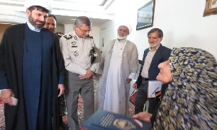 دیدار رئیس سازمان حفظ آثار دفاع مقدس ارتش با خانواده‌های شهدا در قم