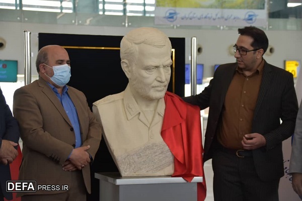 آیین رونمایی از سردیس شهید سلیمانی در فرودگاه بین‌المللی کرمان برگزار شد+تصاویر