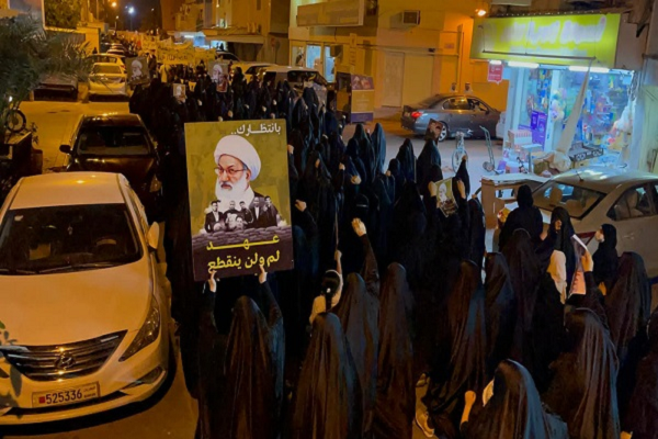 صد‌ها بحرینی در اعلام همبستگی با آیت الله عیسی قاسم راهپیمایی کردند