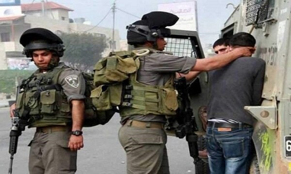 صهیونیست‌ها در یورش به کرانه باختری شماری از فلسطینیان را بازداشت کردند