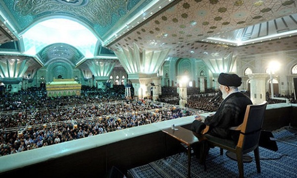 رهبر معظم انقلاب اسلامی در حرم امام (ره) سخنرانی می‌کنند