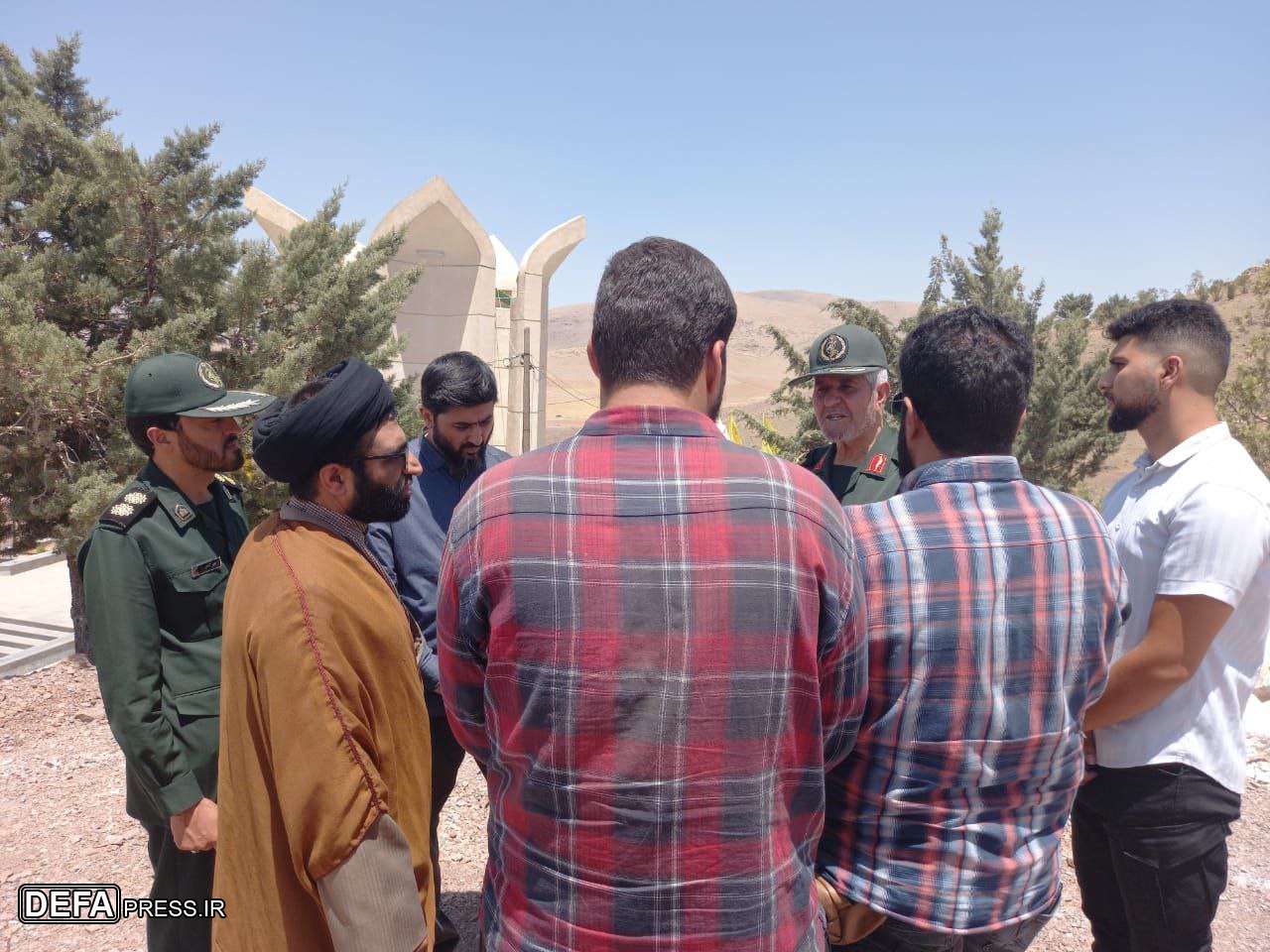 بازدید مدیرکل حفظ آثار دفاع مقدس استان همدان از پروژه ساخت یادمان شهدای گمنام نهاوند