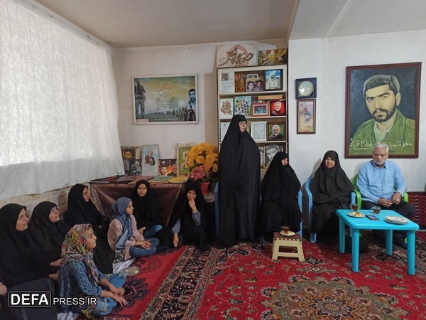 دیدار طلاب رفسنجان با والدین شهید کاظمی‌زاده+تصاویر