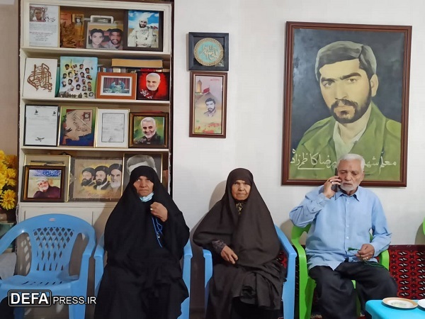 دیدار طلاب رفسنجان با والدین شهید کاظمی‌زاده+تصاویر