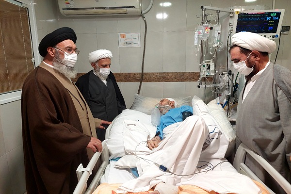 عیادت امام جمعه اصفهان از آیت‌الله «ناصری»