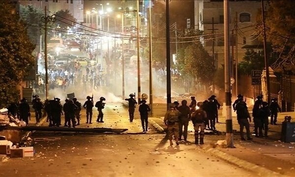 شهرک‌نشینان صهیونیست به فلسطینی‌ها در الخلیل یورش بردند