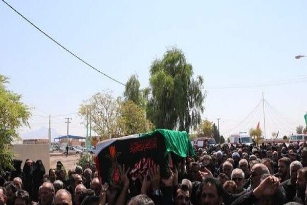 تشییع و خاکسپاری پدر شهیدان «عباسی نشلجی» در روستای نشلج کاشان