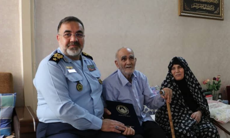 دیدار امیر سرتیپ واحدی با خانواده شهدای سرباز نیروی هوایی ارتش