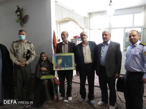 دیدار رئیس سازمان حفظ آثار دفاع مقدس ارتش با خانواده‌های شهدا در قم+تصاویر
