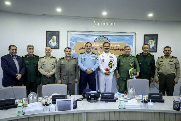 نشست سردار کارگر با جمعی از فرماندهان عالی‌رتبه نیروهای مسلح