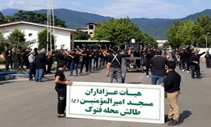 ادای احترام عزاداران حسینی به یادمان شهدای گمنام دانشگاه آزاد رامسر
