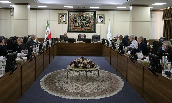 تاکید بر تبدیل ایران به مرکز مبادلات و خدمات تجاری و حمل و نقل