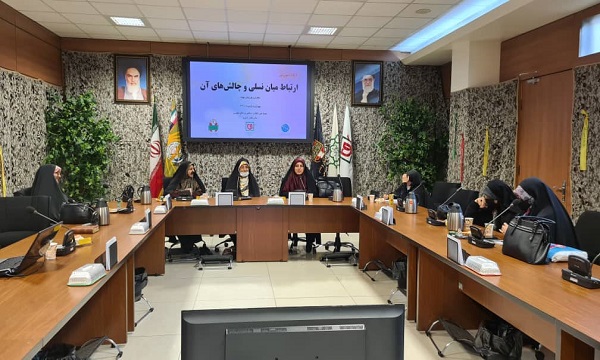کارگاه آموزشی ارتباط میان نسلی و چالش‌های آن ویژه مادران و فرزندان شهدا برگزار شد