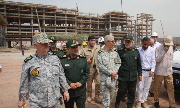 بازدید رییس ستاد کل نیرو‌های مسلح از پتروپالایشگاه مهر خلیج فارس