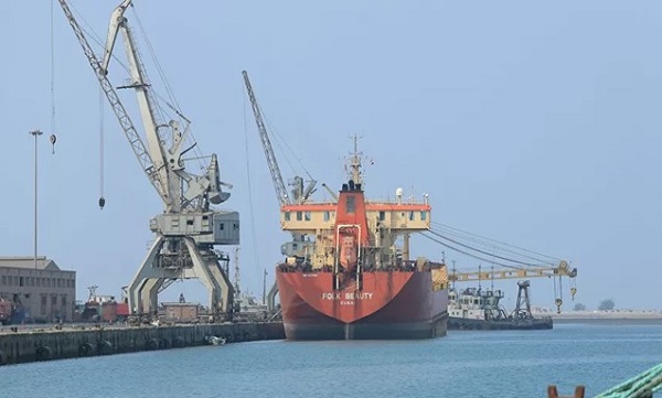 نقض چند باره آتش‌بس یمن؛ ائتلاف سعودی یک کشتی سوخت یمن را توقیف کرد