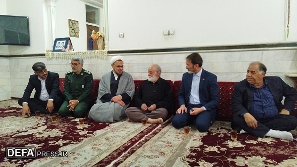 دیدار مسئولان جعفرآباد قم با خانواده‌های شهیدان عسگری و علمداری