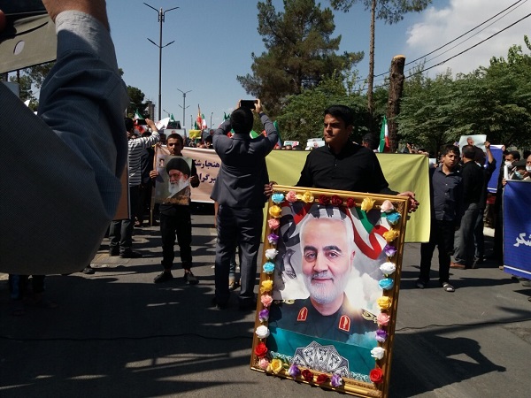نمازگزاران کرمانی دراعتراض به اغتشاشات اخیر راهپیمایی کردند+تصاویر