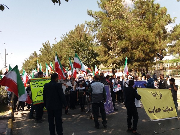 نمازگزاران کرمانی دراعتراض به اغتشاشات اخیر راهپیمایی کردند+تصاویر