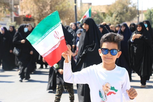 نمازگزاران کرمانی دراعتراض به اغتشاشات اخیر راهپیمایی کردند+تصاویر