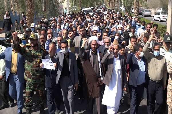 نمازگزاران کرمانی دراعتراض به اغتشاشات اخیر راهپیمایی کردند+تصاویر