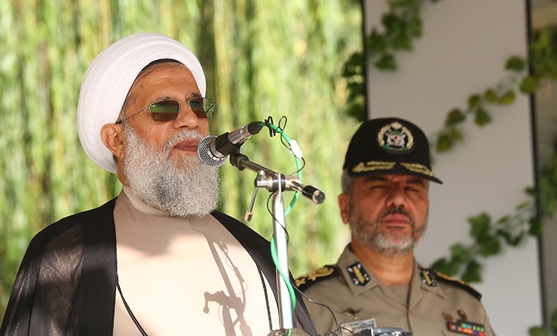 تنها راه برون‌رفت از فتنه‌ها تبعیت از امام خامنه‌ای است