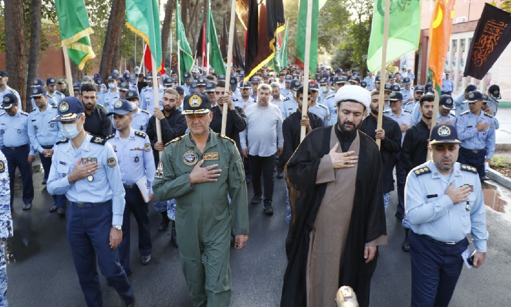 ایستادگی ملت با بصیرت ایران در مقابل استکبار، توطئه‌های دشمنان را نقش بر آب می‌کند