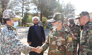 فرمانده کل ارتش از گروه پدافند هوایی شهید یحیی پور زاهدان بازدید کرد