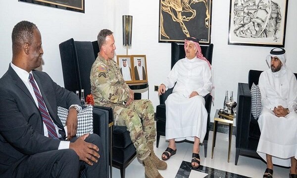 دیدار فرمانده نیرو‌های تروریستی سنتکام با وزیر دفاع قطر در دوحه