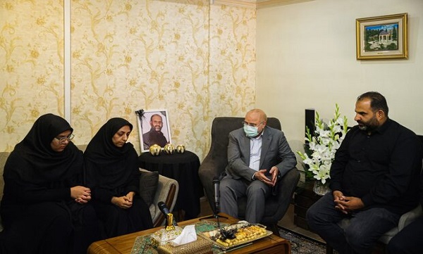 قالیباف با خانواده شهید «پوریا احمدی» دیدار و گفت‌وگو کرد