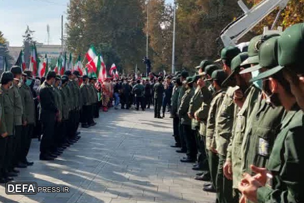 تشییع پیکر شهید «احسان مرادی» بر دستان مردم همدان +تصاویر