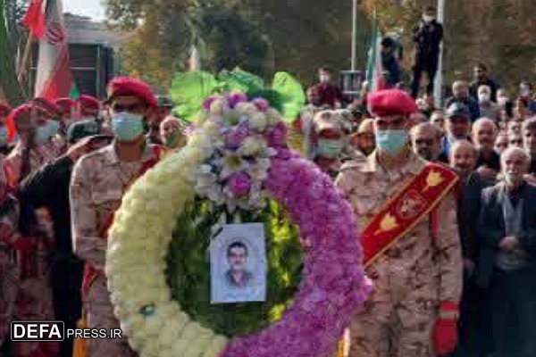 تشییع پیکر شهید «احسان مرادی» بر دستان مردم همدان +تصاویر