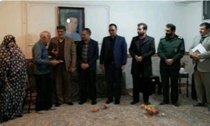 دیدار مدیر کل آموزش و پرورش استان همدان با خانواده شهید دانش آموز «مظاهر قره‌باغی»