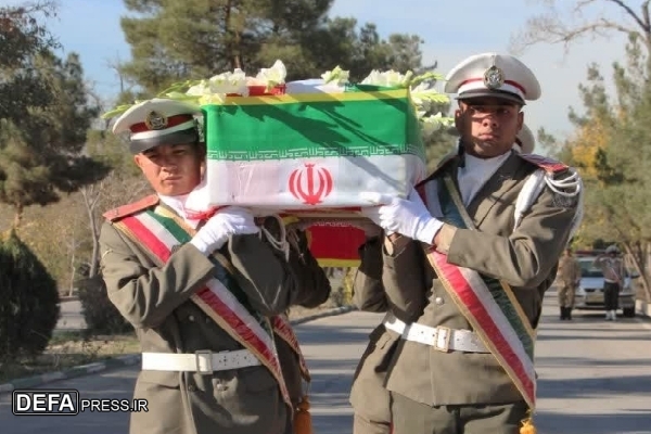 تشییع پیکر اولین فرمانده لشکر ۷۷ پیروز ثامن‌الائمه (ع) در مشهد+ تصاویر