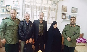 دیدار فرمانده لشکر عملیاتی ۱۶ قدس گیلان با خانواده شهیدان امام پناهی در فومن