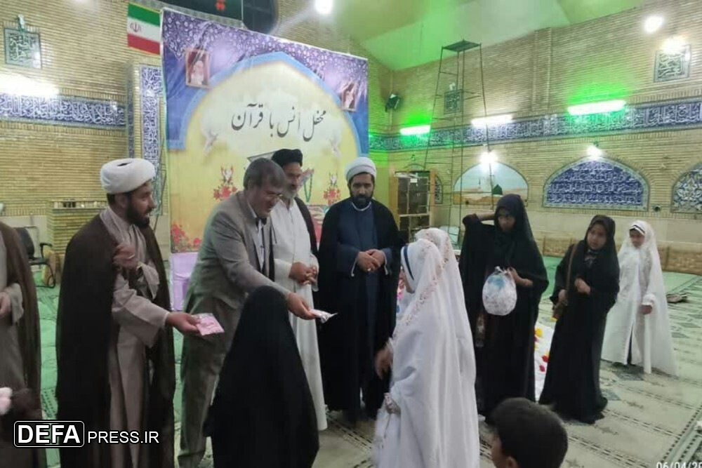 برگزاری محفل انس با قرآن در «سی‌سخت» + تصاویر