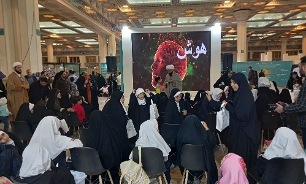 «ذکر جهانی» در غرفه «دهه هشتادی‌ها» اجرا شد/ استقبال کم‌نظیر از یک سرود در نمایشگاه قرآن