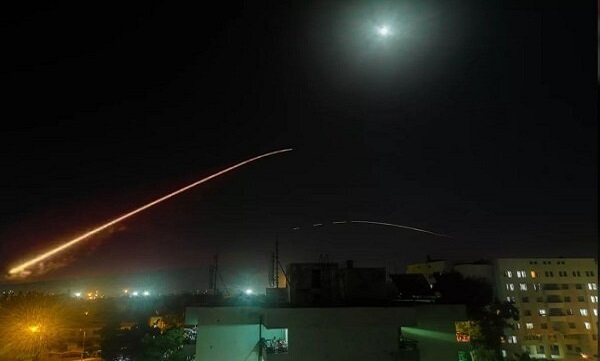 حمله هوایی مجدد رژیم صهیونیستی به حلب و مقابله پدافندی ارتش سوریه
