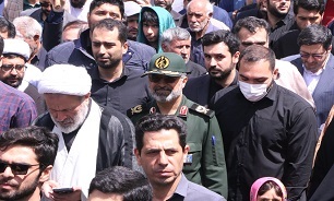 دشمن صهیونیستی آرزوی جدایی مردم از نظام اسلامی را به گور خواهد برد