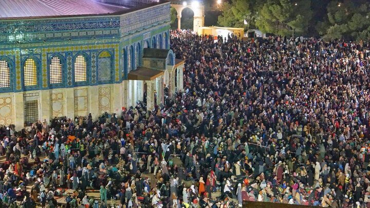 حضور بیش از ۲۸۰ هزار نمازگزار فلسطینی در مسجدالاقصی