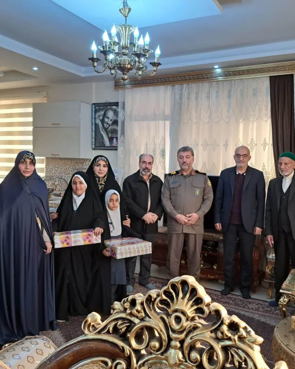 رئیس سازمان ادبیات و تاریخ دفاع مقدس با خانواده شهید «ملک‌محمدی» دیدار کرد