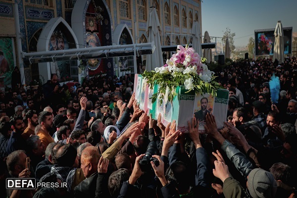 پیکر شهید «عادل رضایی» در جوار حاج قاسم آرام گرفت+تصاویر